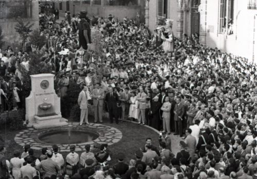 <p>Inauguració del monument de la plaça Mossèn Cinto Verdaguer. 30 de juny de 1956. Ref. 78764</p>
