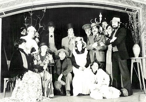 <p>Societat Coral els Amics. Grup de Teatre Gesca, anys 70. Autor: Desconegut. Col·lecció fotogràfica Societat Coral els Amics. AMAT. Ref. 295407.</p>
