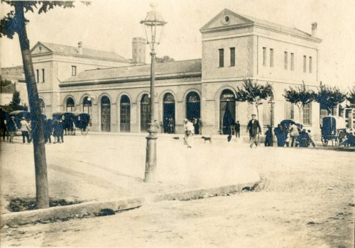 <p>Estació del tren elèctric, [1925]. Autor: Desconegut. Col·lecció Baltasar Ragón. AMAT. Ref. 148244.</p>
