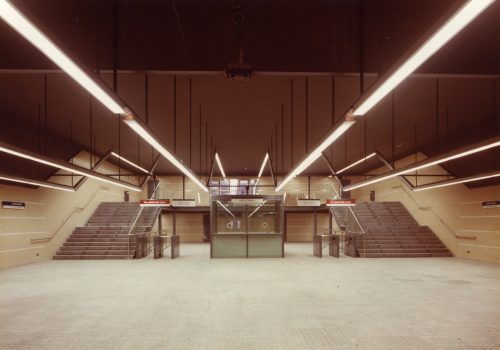 <p>Interior de l’estació dels Ferrocarrils de la Generalitat ja soterrada, 1986. Autor: Desconegut. Fons Municipal. AMAT. Reg. 854191.</p>
