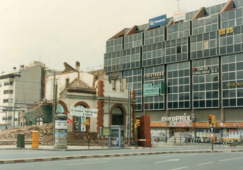 <p>Enderrocament de l’Estació del ferrocarril, 1986. Fons i Autoria: Salvador Alavedra Invers. AHT-ACVOC. Ref.1138425</p>
