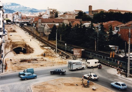 <p>Obres del soterrament dels ferrocarrils de la Generalitat, 1985. Autor: Desconegut. AMAT. Reg. 1011807.</p>
