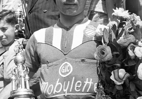 <p>El terrassenc Joan París i Raduà, del Mobylette GAC, guanyador del Trofeu Peña Miguel Poblet, durant el X Cinturó de Barcelona de Ciclisme de 1957.<br />
Fotografia: Joan Biarnés – Procedència: Arxiu Municipal de Terrassa (AMAT) – Reg: 023_044</p>
