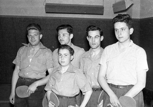 <p>Competicions de Tenis taula durant la II Setmana Esportiva de Terrassa, 1957.<br />
Fotografia: Joan Biarnés – Procedència: Arxiu Municipal de Terrassa (AMAT) – Reg: 028_042</p>
