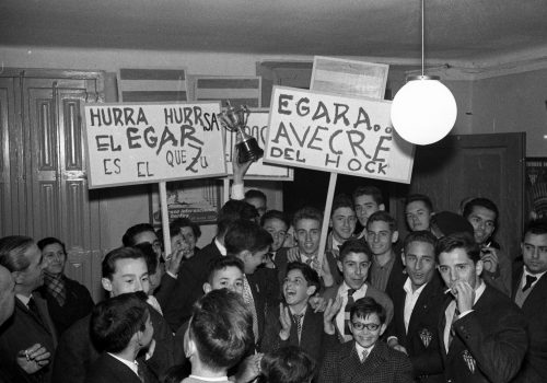 <p>Recepció a l’Ajuntament de l’equip juvenil d’hoquei Club Egara, 31 de març del 1959<br />
Fotografia: Joan Biarnés – Procedència: Arxiu Municipal de Terrassa (AMAT) – Reg: 048_004</p>
