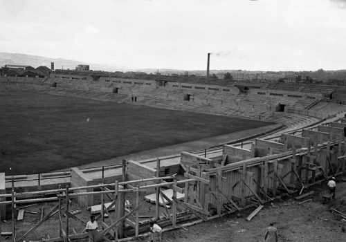 <p>Vistes parcials del camp municipal de futbol, 12-08-1960.<br />
Fotografia: Joan Biarnés – Procedència: Arxiu Municipal de Terrassa (AMAT) – Reg: 071_001</p>
