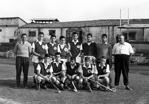 <p>XII Hores d’hoquei sobre herba. Equip del CD Terrassa Hockey, 1 de maig del 1961.<br />
Fotografia: Joan Biarnés – Procedència: Arxiu Municipal de Terrassa (AMAT) – Reg: 086_001</p>
