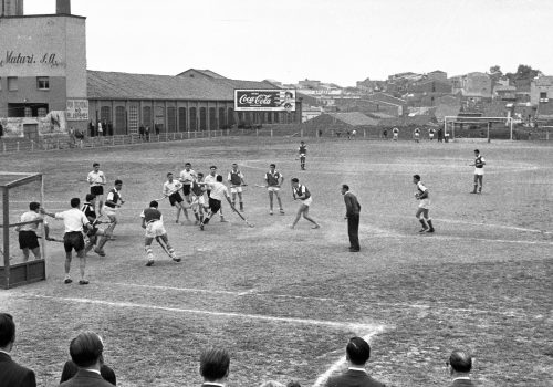 <p>XII Hores d’hoquei sobre herba, 1 de maig del 1961.<br />
Fotografia: Joan Biarnés – Procedència: Arxiu Municipal de Terrassa (AMAT) – Reg: 086_040</p>
