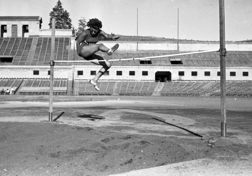 <p>Cursa femenina dels Campionats d’Espanya d’Atletisme. Estadi de Montjuïc, agost de 1963.</p>
<p>Fotografia: Joan Biarnés – Procedència: Arxiu Municipal de Terrassa (AMAT) – Reg: 140_010</p>
