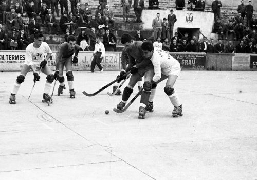 <p>Hoquei sobre patins SFERIC, 8 de desembre del 1963.<br />
Fotografia: Joan Biarnés – Procedència: Arxiu Municipal de Terrassa (AMAT) – Reg: 161_016</p>
