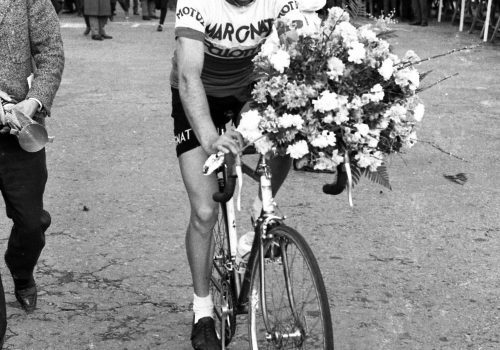 <p>II Setmana Catalana de 1964, coneguda com a II Challange Drink, etapa del 6 de març de 1964. Guanyador del 1r del Trofeu Jaumendreu Joseph Novales de l’equip Margnat-Paloma.<br />
Fotografia: Joan Biarnés – Procedència: Arxiu Municipal de Terrassa (AMAT) – Reg: 189_014</p>
