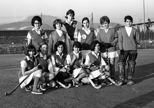 <p>Equip d’hoquei femení del CD Terrassa Hockey, 13 de desembre del 1964.<br />
Fotografia: Joan Biarnés – Procedència: Arxiu Municipal de Terrassa (AMAT) – Reg: 206_010</p>
