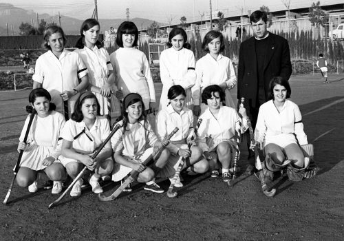 <p>Equip d’hoquei femení del CD Terrassa Hockey, 13 de desembre del 1964.<br />
Fotografia: Joan Biarnés – Procedència: Arxiu Municipal de Terrassa (AMAT) – Reg: 206_011</p>
