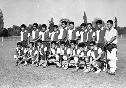 <p>Hoquei. Equip de Japó, 1964.<br />
Fotografia: Joan Biarnés – Procedència: Arxiu Municipal de Terrassa (AMAT) – Reg: 212_004</p>
