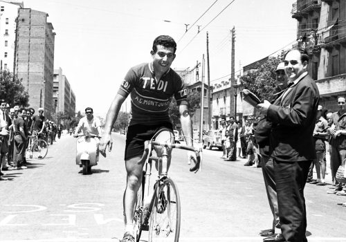 <p>Trofeu Canto Arroyo. Guanyador Vila (Tedi), 1965.<br />
Fotografia: Joan Biarnés – Procedència: Arxiu Municipal de Terrassa (AMAT) – Reg: 244_008</p>
