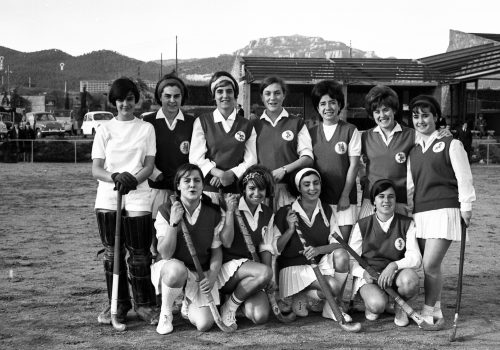 <p>Equip femení d’hoquei del CD Terrassa Hockey, 1965.<br />
Fotografia: Joan Biarnés – Procedència: Arxiu Municipal de Terrassa (AMAT) – Reg: 286_009</p>
