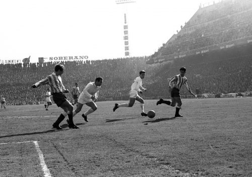 <p>Partit de futbol RCD Espanyol – Real Madrid, 6 de febrer del 1966.<br />
Fotografia: Joan Biarnés – Procedència: Arxiu Municipal de Terrassa (AMAT) – Reg: 384_010</p>
