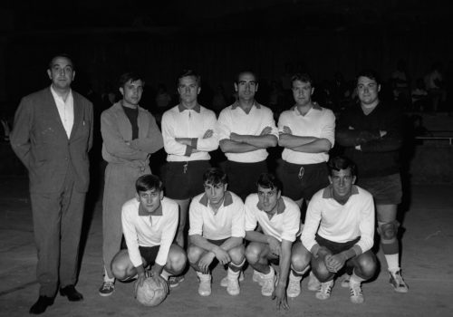 <p>Partit de futbol sala  Werner – Egara, 1967.<br />
Fotografia: Joan Biarnés – Procedència: Arxiu Municipal de Terrassa (AMAT) – Reg: 437_002</p>
