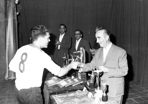 <p>Partit de futbol sala  Werner – Egara, 1967.<br />
Fotografia: Joan Biarnés – Procedència: Arxiu Municipal de Terrassa (AMAT) – Reg: 437_009</p>
