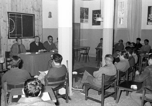 <p>Concentració olímpica a Núria. Formacions, agost del 1968.<br />
Fotografia: Joan Biarnés – Procedència: Arxiu Municipal de Terrassa (AMAT) – Reg: 452_007</p>
