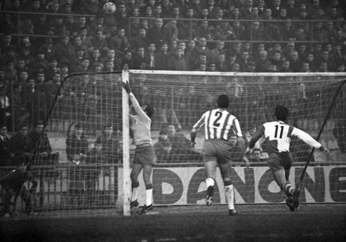<p>Partit de futbol CE Sabadell – Granada CF, 5 de gener del 1969.<br />
Fotografia: Joan Biarnés – Procedència: Arxiu Municipal de Terrassa (AMAT) – Reg: 493_017</p>
