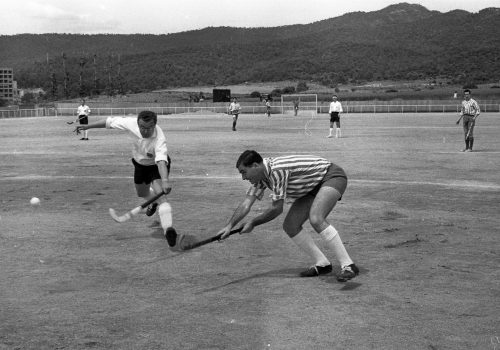 <p>Partit d’hoquei entre el Club Egara i el Homburg, 1962.<br />
Fotografia: Joan Biarnés – Procedència: Arxiu Municipal de Terrassa (AMAT) – Reg: 500_022</p>
