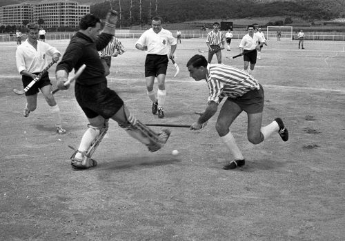 <p>Partit d’hoquei entre el Club Egara – Homburg, 1962.<br />
Fotografia: Joan Biarnés – Procedència: Arxiu Municipal de Terrassa (AMAT) – Reg: 500_023</p>
