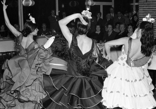 <p>Sopar i espectacle del V Torneig Internacional d’hoquei. Trofeu Pedro Amat, 1962.<br />
Fotografia: Joan Biarnés – Procedència: Arxiu Municipal de Terrassa (AMAT) – Reg: 527_040</p>

