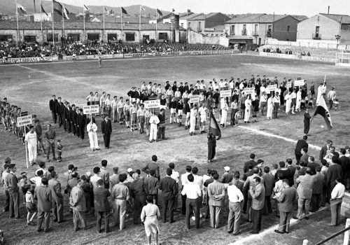 <p>Torneig d’hoquei internacional celebrat a l’antic camp del carrer obispo Irurita, actualment carrer de Pi i Margall.<br />
Fotografia: Joan Biarnés – Procedència: Arxiu Municipal de Terrassa (AMAT) – Reg: 533_009</p>

