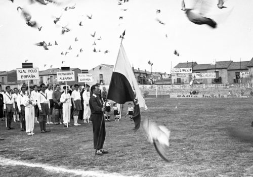 <p>Torneig d’hoquei internacional celebrat a l’antic camp del carrer obispo Irurita, actualment carrer de Pi i Margall.<br />
Fotografia: Joan Biarnés – Procedència: Arxiu Municipal de Terrassa (AMAT) – Reg: 533_022</p>
