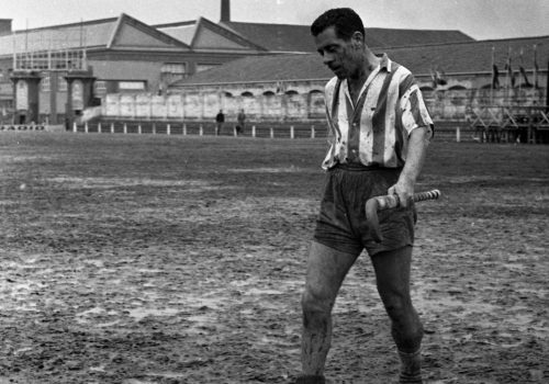 <p>Pere Julià, jugador del Club Egara. Anys 50.<br />
Fotografia: Joan Biarnés – Procedència: Arxiu Municipal de Terrassa (AMAT) – Reg: 562_015</p>
