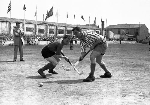 <p>Partit d’hoquei, anys 50.<br />
Fotografia: Joan Biarnés – Procedència: Arxiu Municipal de Terrassa (AMAT) – Reg: 569_031</p>
