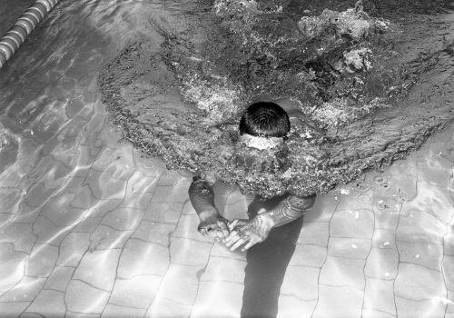 <p>Nadador.<br />
Fotografia: Joan Biarnés – Procedència: Arxiu Municipal de Terrassa (AMAT) – Reg: 588_030</p>
