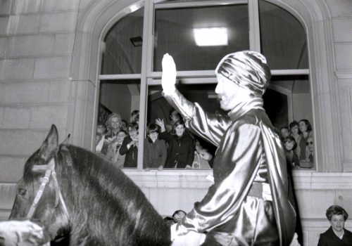 <p>Patge Xiu-xiu a la cavalcada de Reis del 1978. Autor i fons: Fotos Francino. AMAT. Ref. 1233581</p>
