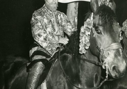 <p>Patge Xiu-xiu, 1951. Autor: Desconegut. Col·lecció fotogràfica Baltasar Ragón. AMAT. Ref. 151432.</p>
