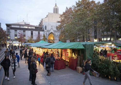 <p>Fira de Santa Llúcia a la plaça Vella de Terrassa, 2019. Autor: Badia Casanova. AMAT. Ref. 1132189</p>
