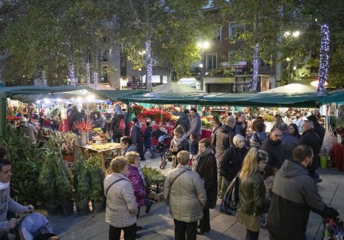 <p>Fira de Santa Llúcia a la plaça Vella, 2018. Autor: Rafel Casanova. AMAT. Ref. 1107476.</p>
