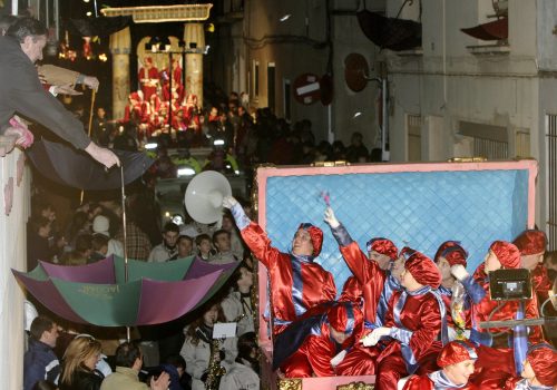 <p>Pas de les carrosses reials en la cavalcada del 2004. Autor: BadiaCasanova Fotografia. AMAT. Ref. 519746</p>
