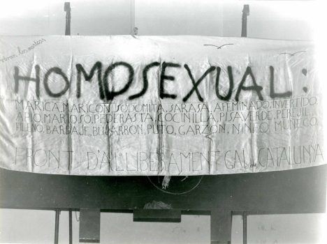 <p>Pancarta que es va fer servir a la primera manifestació del 26 de juny del 1977 a Barcelona, penjada a la presentació de Terrassa.</p>
